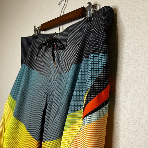 Billabong Platinum X Men's Bright Colors Swim Surf Shorts Size 38 - Picture 6 of 14